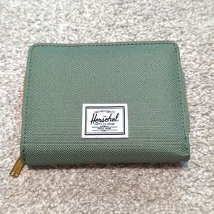 NWOT Herschel Georgia Wallet